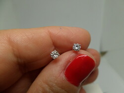 Pair of white gold stud earrings with 0.28 Ct brilliant