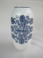 Hollóházi porcelán váza kék mintával díszített