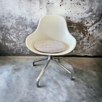 Retro space age design chair, swivel chair