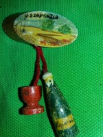 Régi utazó szuvenír emlék kitűző / jelvény fából festve Hajdúszoboszló a képek szerint