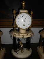 Table clock 9
