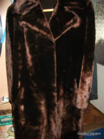Dark brown good warm panafix fur with clean lining. Size 48-50 with clear lining csb: 134 cm, mb: 126