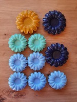 10 pieces of old flower-shaped plastic decoration accessories