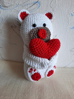 Amigurumi bear with heart