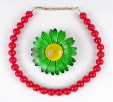 1Q255 Retro piros nyaklánc és zöld virágos bross