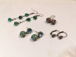 4 earrings (83.)