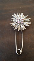 A wonderful, filigree brooch with beautiful sparkling stones