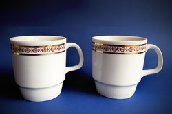 Pair of Alföldi burgundy-gold patterned mugs