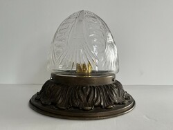 Antik, régi fém talpas, csiszolt üveg búrás mennyezeti lámpa
