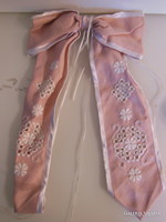 Ribbon - handwork - tied in a bow - 40 x 24 cm - embroidered - flawless