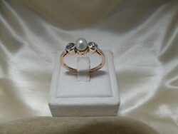 Antique gold ring with pearls and brils