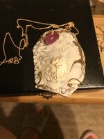 Gold necklace with cameo pendant
