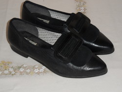 Older sabaria black leather women's shoes (39's)