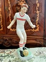 Hollóházi  focista fiú kézzel festett porcelán nagy méretű