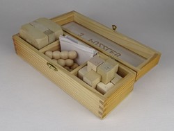 1Q296 three-piece skill-building logic game in a 3d puzzle box
