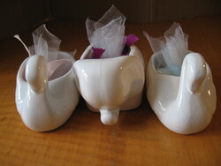 3 small swan and elephant figurines are sold together with scented pearls