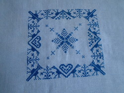 Cross stitch 44 x 46 cm tablecloth.