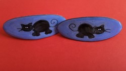 Kapolcs fire enamel black cats in a pair of mini French buckles
