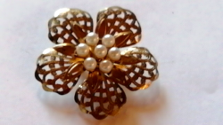White pearl flower brooch 613.