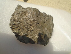 Természetes Pirit ásvány, kvarc kristályszemcsékkel. 692  gramm.hatalmas