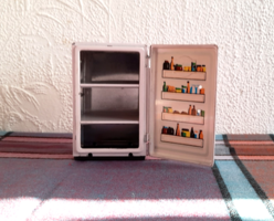 Retro dollhouse plate refrigerator