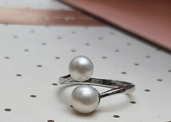 Real pearl ring with open rail