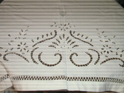 Álomszép vintage stílusú fehér virágos riselt vitrázs függöny