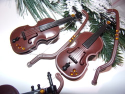 Retro style violin with strings