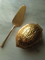 Copper cake spatula and walnut-shaped nutcracker in one set