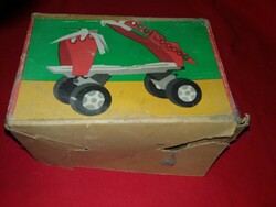 1970s ddr ndk east german foot adjustable children's roller skate box according to the pictures
