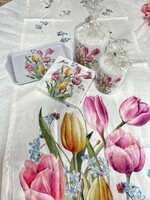 Beautiful tulip table decoration set