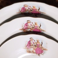 3 plates with baroque couple decor