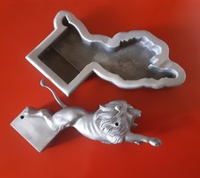Old lion lighter with ashtray