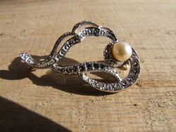 Silver brooch with marcasite and pearls (100926)