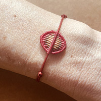 Red-beige ombre macrame bracelet