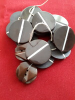 15 (+2) Dark brown metal buttons