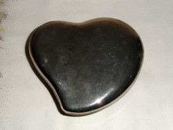 Heart-shaped metal box with lid, jewelry box