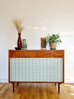 Retro chest of drawers with linen holder