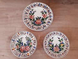 Bonyitné painted ceramic wall plates