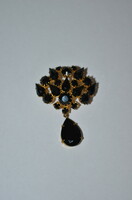 Dangling brooch decorated with black stones