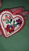 Antique felt-covered Kalocsa pattern pincushion heart 9 cm in good condition as shown in the pictures