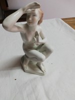 Aquincumi porcelán napba néző női akt