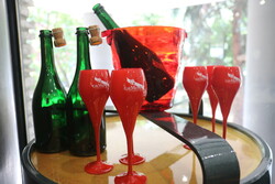 G.H. Mumm Cordon Rouge ajándék szett - 1 Mumm jégvödör + 6 darab piros  Mumm üvegből készült pezsgős