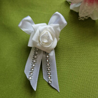 Wedding bok25 - snow-white brooch with pearly foam roses