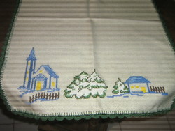 Beautiful Winter Pattern Hand Embroidered Christmas Crochet Edge Woven Table Runner
