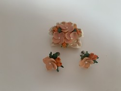 Antique romantic specialty brooch and earrings made of shells
