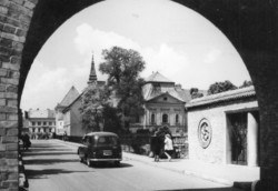 578 --- Futott képeslap  Székesfehérvár - Romkert kapu