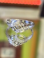 Vintage silver ring, embellished with zirconia stones