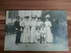 Antik fotólap, családi kép,hölgyek, urak, gyerekek, 1907