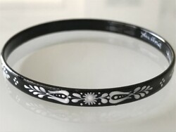 Austrian fire enamel bracelet with folk motifs, 6.8 cm inner diameter